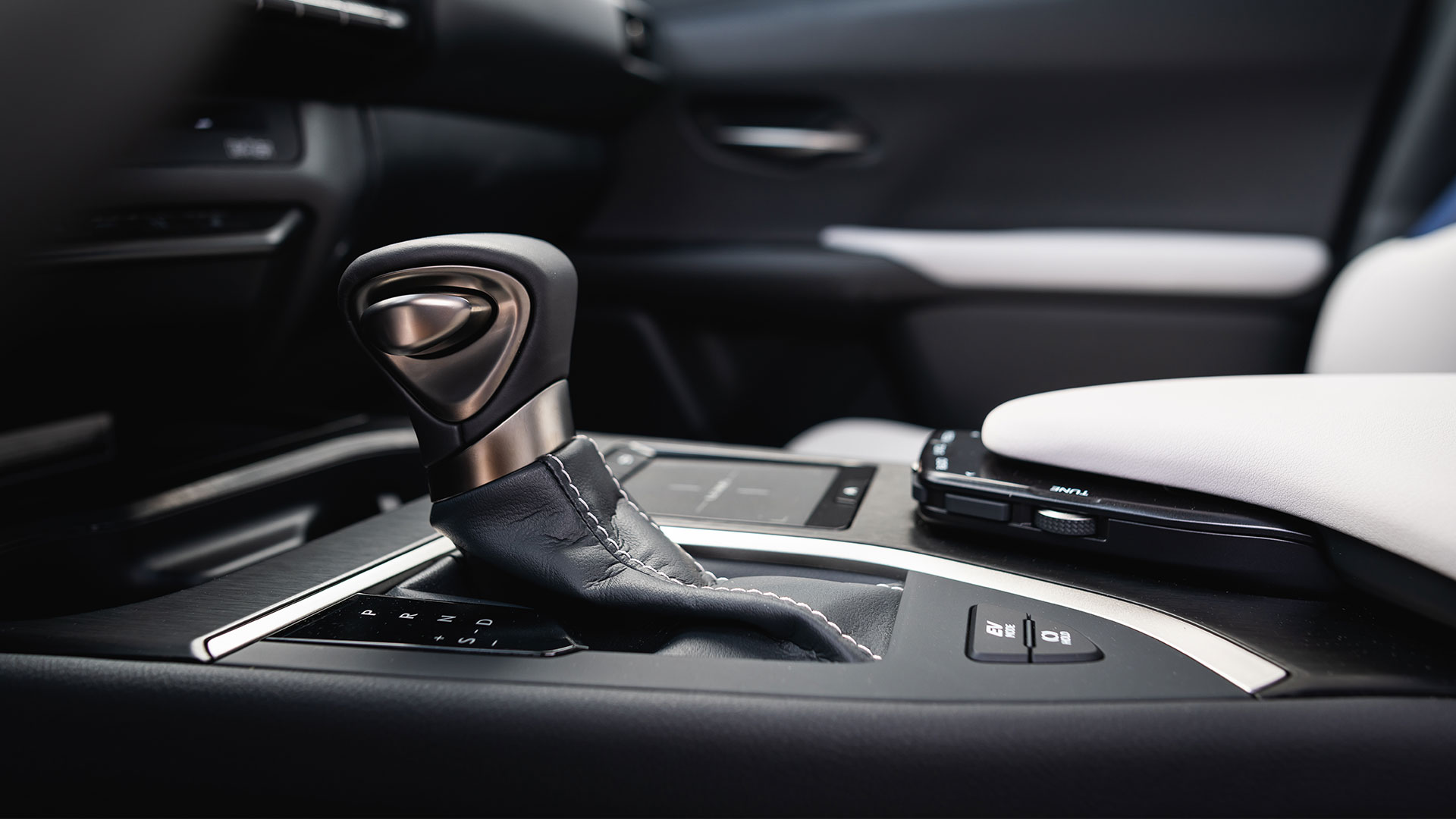 Lexus UX interior
